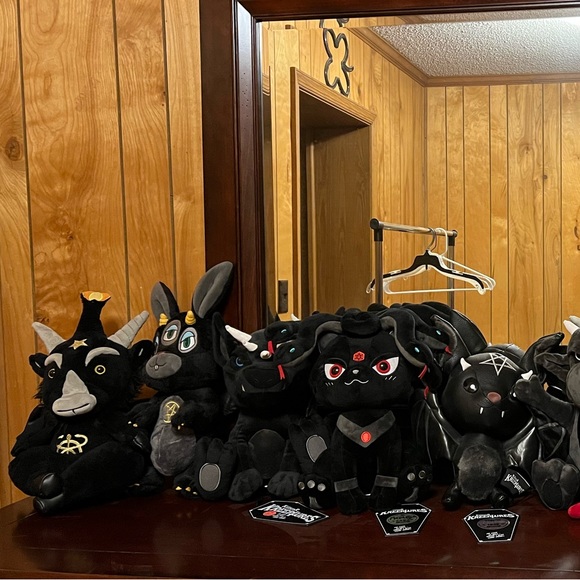 KILLSTAR Kreepture - Picture 1 of 10